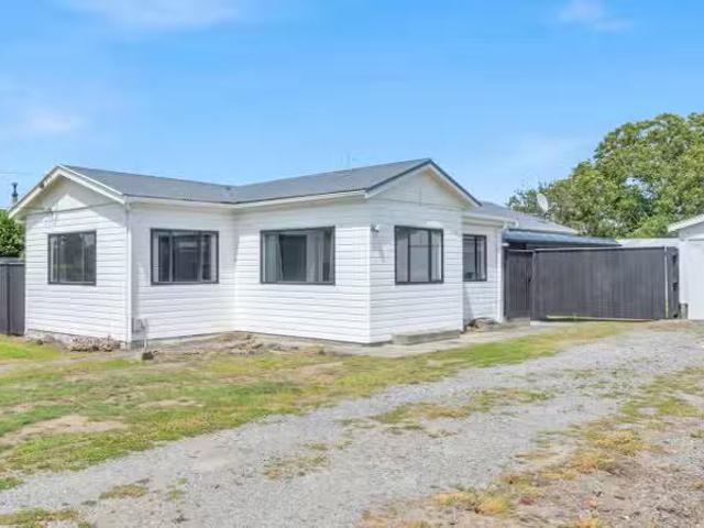 House for sale in Chaslands, Canterbury