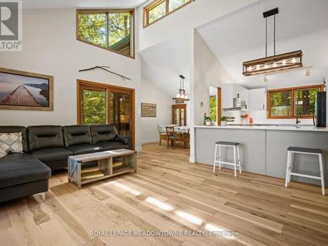 House for sale in Ontario