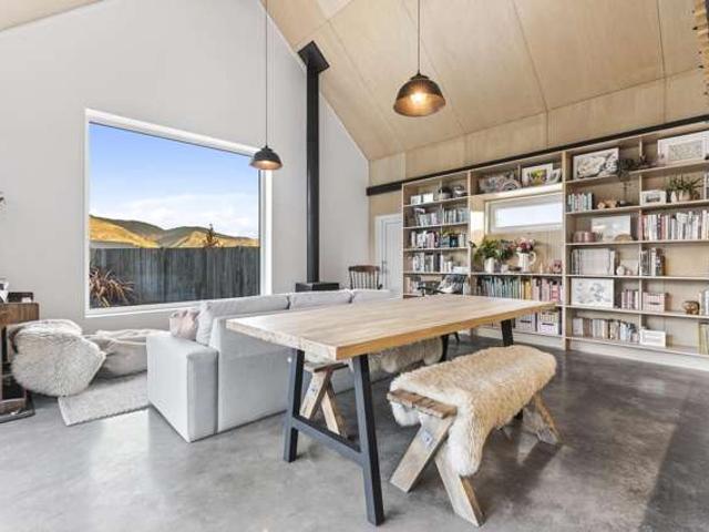 House for sale in Otakou