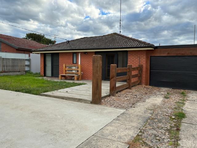 House for rent in Churchill, Victoria