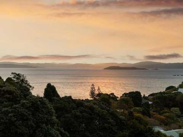 House for sale in Days Bay, Wellington