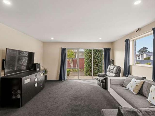 House for sale in Chaslands, Canterbury