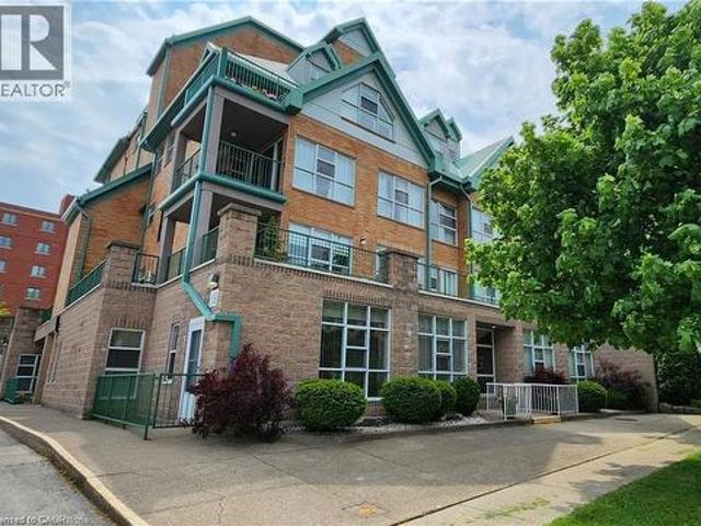 Condo for sale in Downtown Stoney Creek, Hamilton