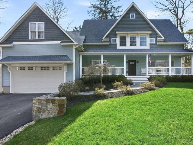 House for sale in Baldwin Place, New York