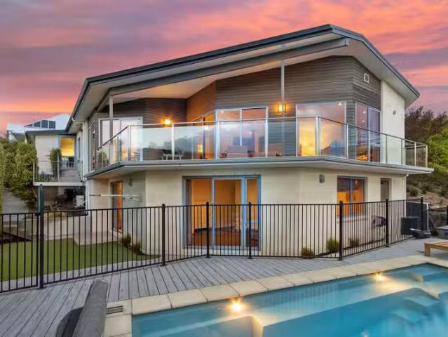 House for sale in Chaslands, Canterbury