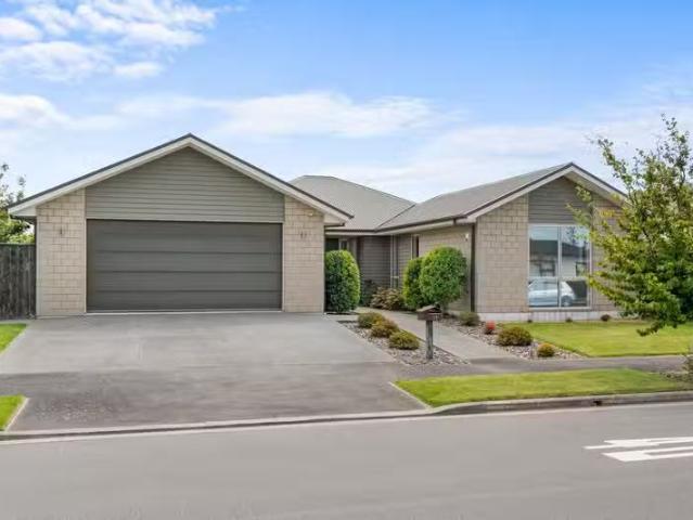 House for sale in Chaslands, Canterbury