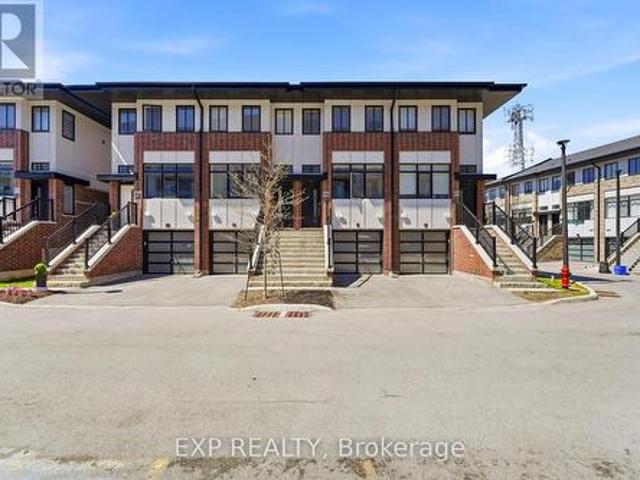 Townhouse for rent in Ancaster, Ontario
