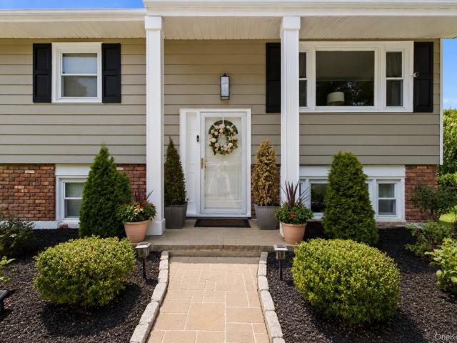 House for sale in Baldwin Place, New York