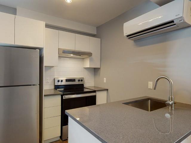 Apartment for rent in Hintonburg Shopping Area, Ottawa