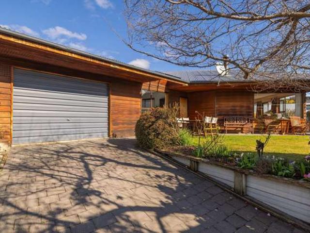 House for sale in Otakou