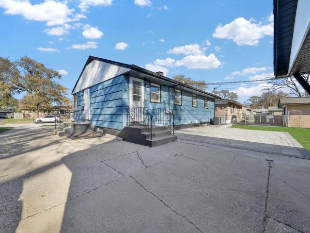 House for sale in Thornton, Illinois