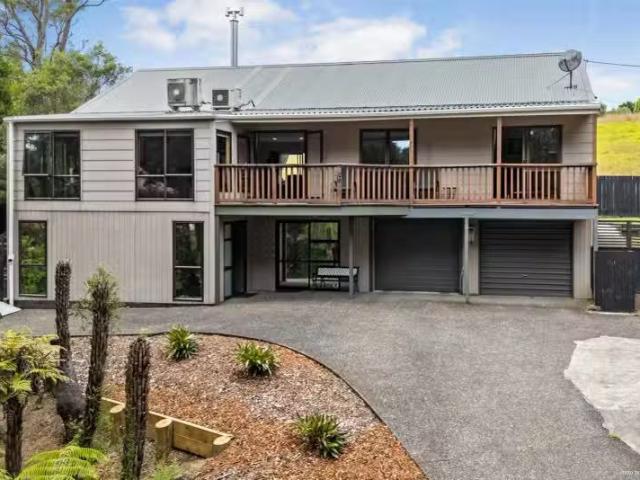 House for sale in Oratia