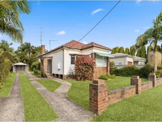 House for rent in Wollongong West, New South Wales