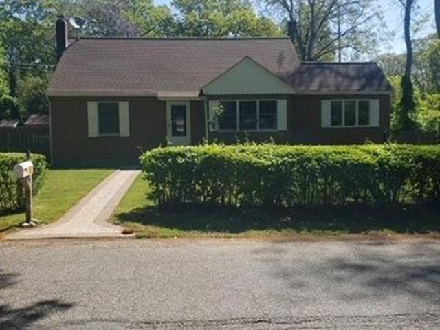 House for sale in Miller Place, New York