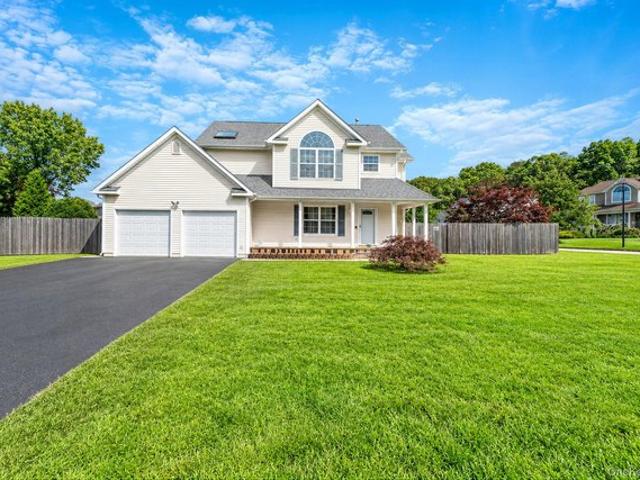 House for sale in Manorville, Town of Brookhaven