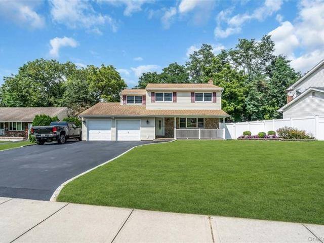 House for sale in Hauppauge, Town of Smithtown