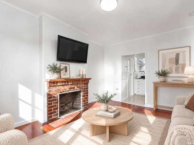 House for sale in Hamilton East, Hamilton City