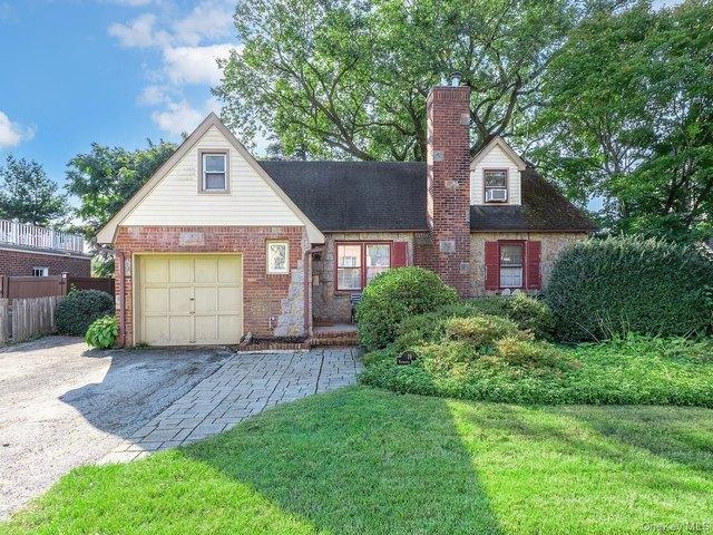 House for sale in Glen Head, Nassau County