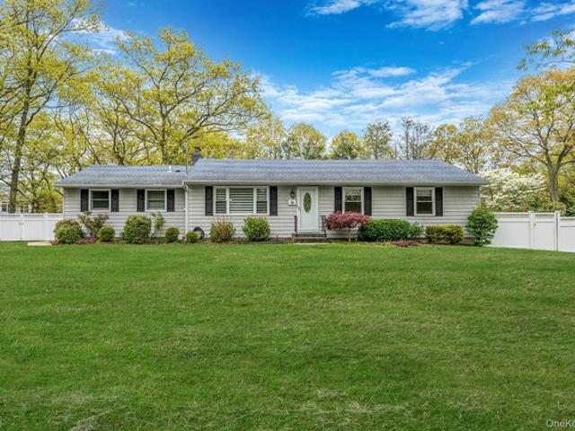 House for sale in Smithtown, New York