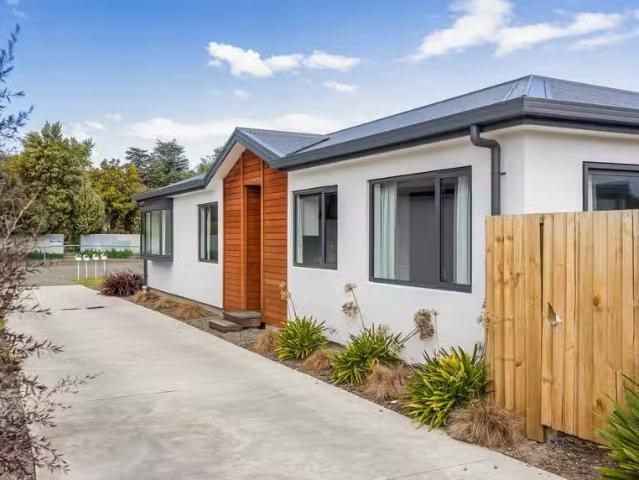 House for sale in Chaslands, Canterbury