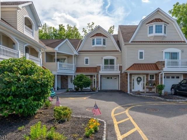 Condo for sale in New Providence, New Jersey