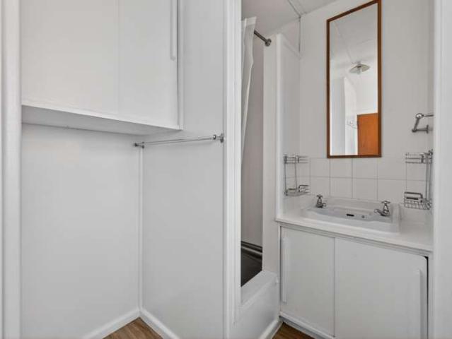 Apartment for rent in Chaslands, Canterbury