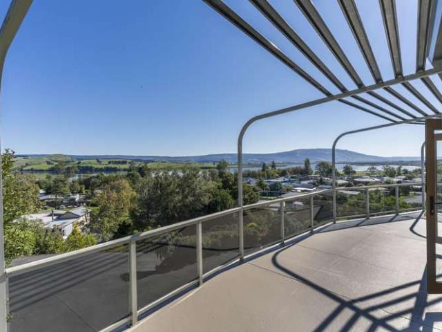 House for sale in Otakou