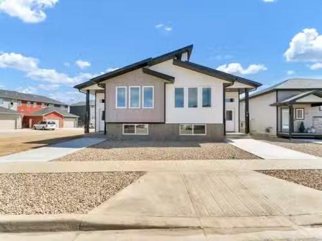 House for sale in Medicine Hat, Alberta