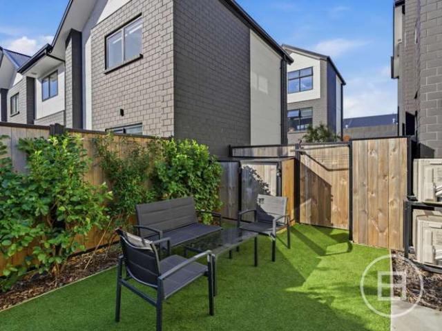 Townhouse for sale in Heathcote, Canterbury