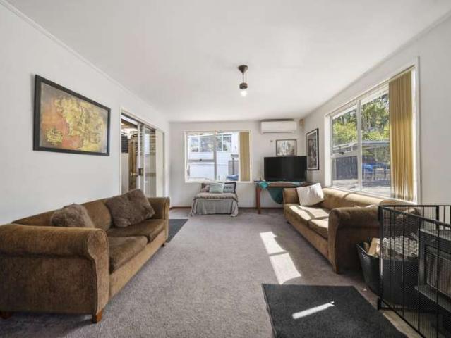 House for sale in Oratia