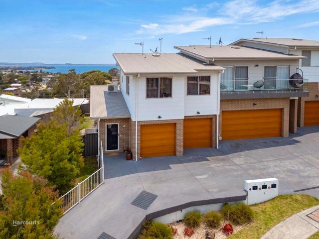 Townhouse for sale in Wollongong West, New South Wales
