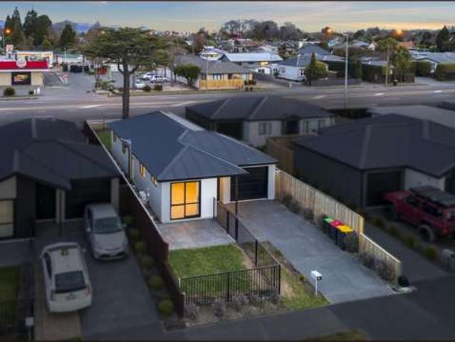 House for sale in Chaslands, Canterbury