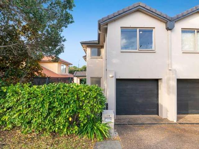 Townhouse for rent in Whangaparaoa