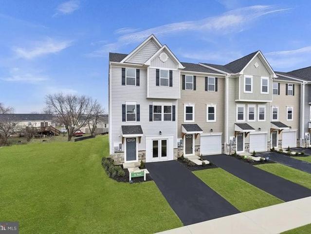 Townhouse for sale in Bunker Hill, West Virginia