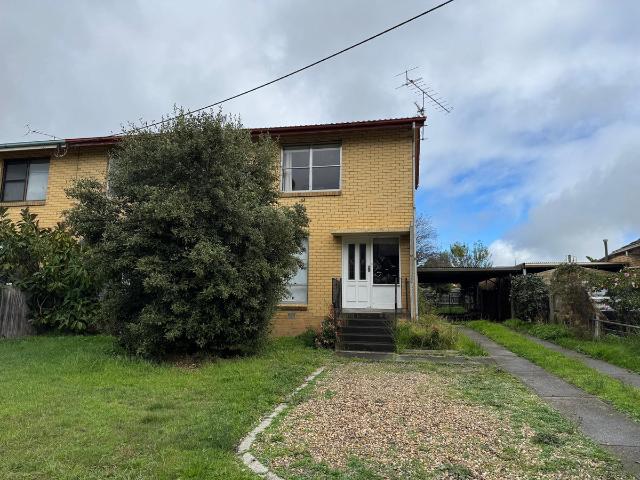 House for rent in Churchill, Victoria