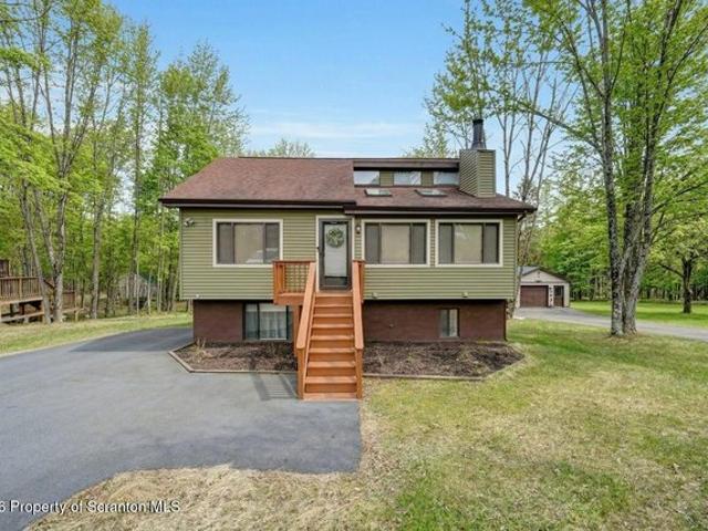 House for sale in Lake Ariel, Pennsylvania