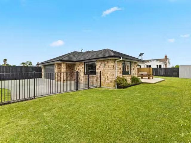 House for sale in Awhitu