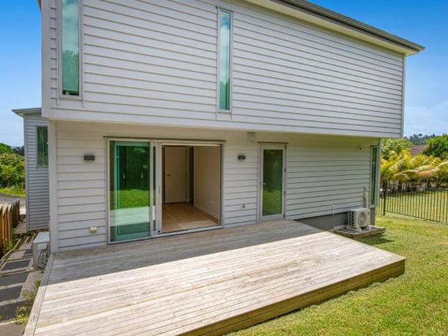 Apartment for rent in Northcote, Kaipātiki
