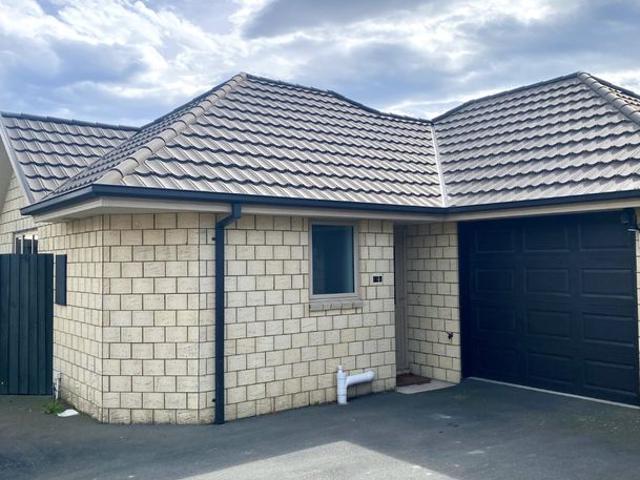 Apartment for rent in Chaslands, Canterbury