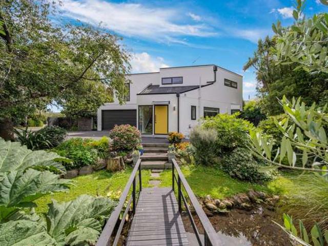 House for sale in Chaslands, Canterbury