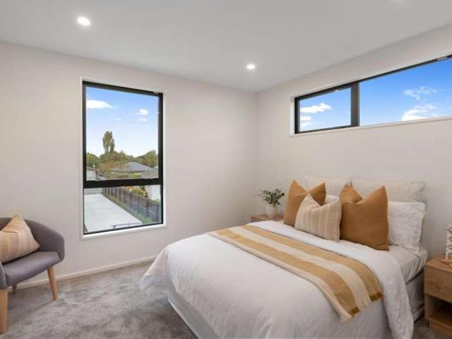 Townhouse for sale in Chaslands, Canterbury