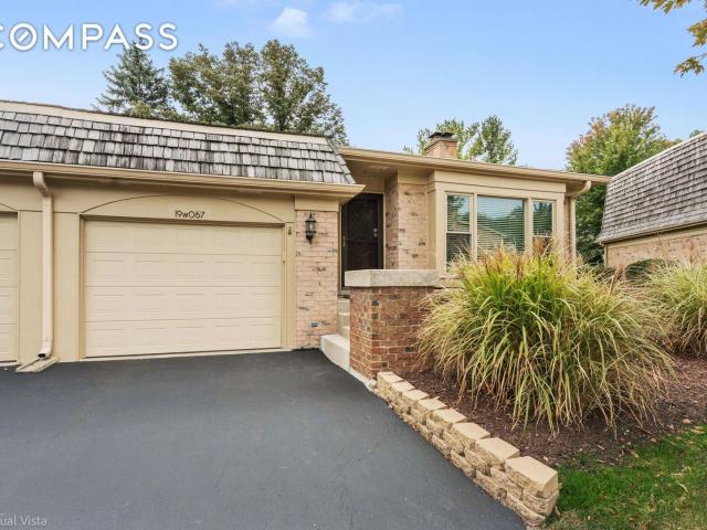 Townhouse for sale in Oak Brook, Illinois