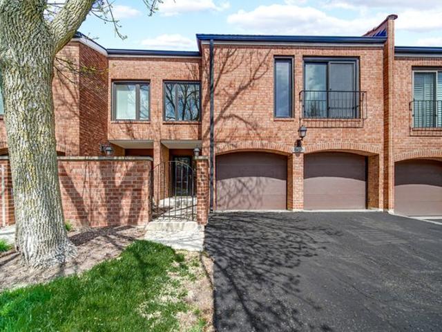 Townhouse for sale in Oak Brook, Illinois