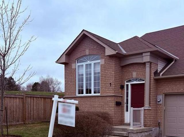 Townhouse for sale in Ancaster, Ontario