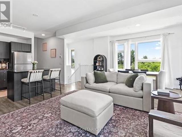 Townhouse for sale in Burlington, Ontario