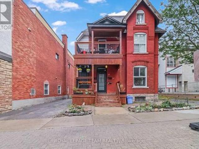 Commercial for rent in Hintonburg, Ottawa
