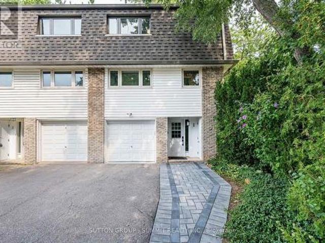 Townhouse for sale in Oakville, Ontario