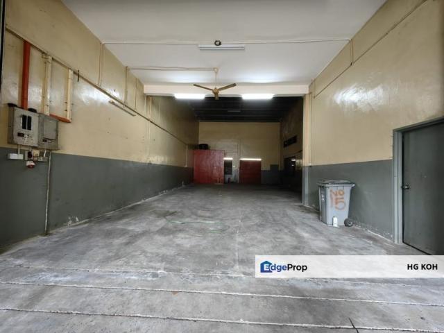 Warehouse for sale in Malaka