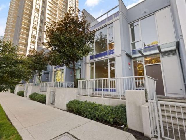Townhouse for sale in City Centre, Surrey