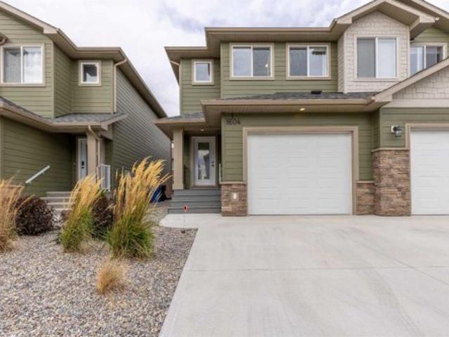 Townhouse for sale in Stafford Manor, Lethbridge
